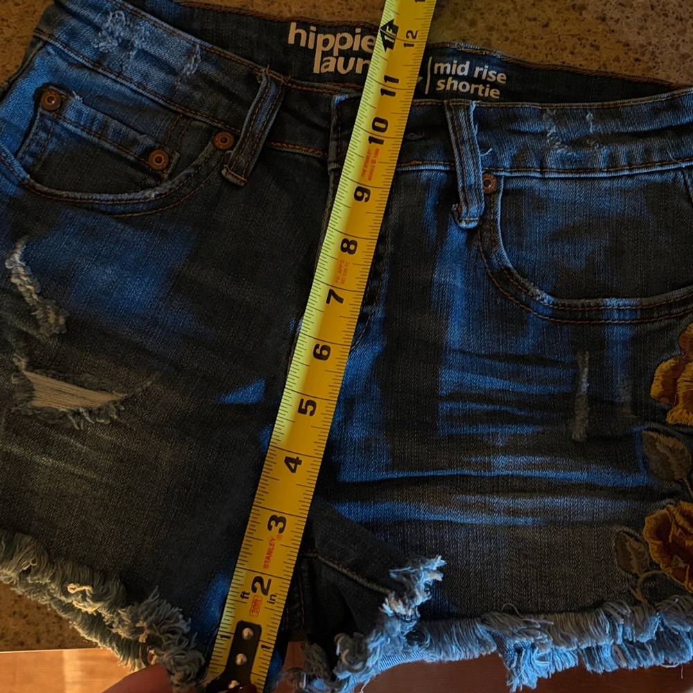 Hippie Laundry mid rise shortie flower shorts - Picture 6 of 6